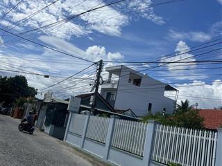 Nhà cấp 4 đường 10 m mặt tiền ngang 9m, dt đất 338m2