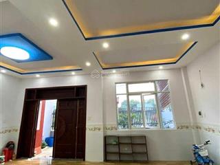 Bán nhà 4 tầng 8 pn, diện tích 105 m2 ô tô ngủ trong nhà. ngay trung tâm dĩ an 5,1 tỷ tl