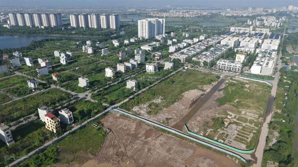 Bán căn liền kề xẻ khe 2 mặt thoáng, đường 25m, gần chợ, gần chung cư kinh doanh tốt