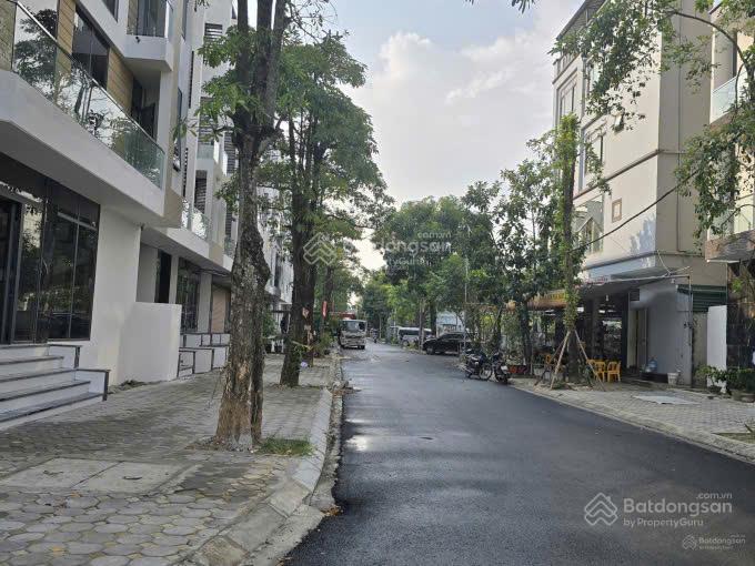 Bán căn liền kề xẻ khe 2 mặt thoáng, đường 25m, gần chợ, gần chung cư kinh doanh tốt