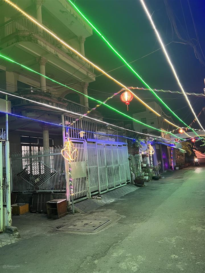 Q2nhà mặt tiền kd tốtlàm ctyphòng khámspa..hay ở đều ok