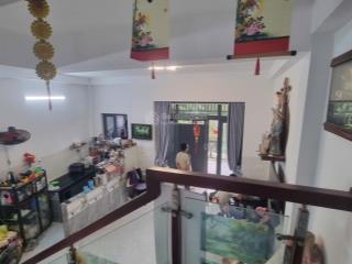 Chỉ nhỉnh 4ty nhà mặt phố 3 tầng dt 45m2 ngay chợ tam bình thủ đức.