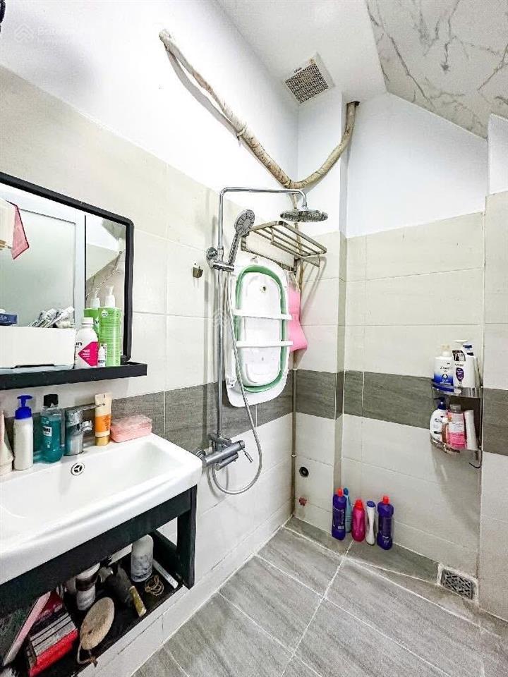 Nhà xinh 3 mặt tiền  3 tầng50m2 trần hưng đạop cầu khoq 1sổ riêng chỉ 6tỷ (còn tl)