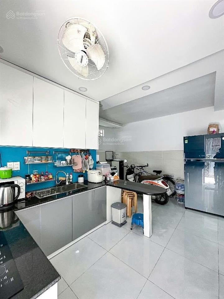 Nhà xinh 3 mặt tiền  3 tầng50m2 trần hưng đạop cầu khoq 1sổ riêng chỉ 6tỷ (còn tl)