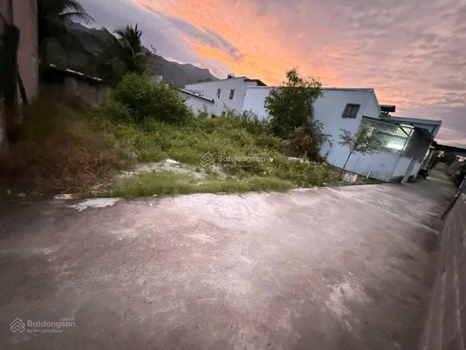 Bán nhanh lô đất đẹp hẻm bình hòa gần đường nguyễn tất thành dt 98,5m2, có thổ cư, đường ô tô