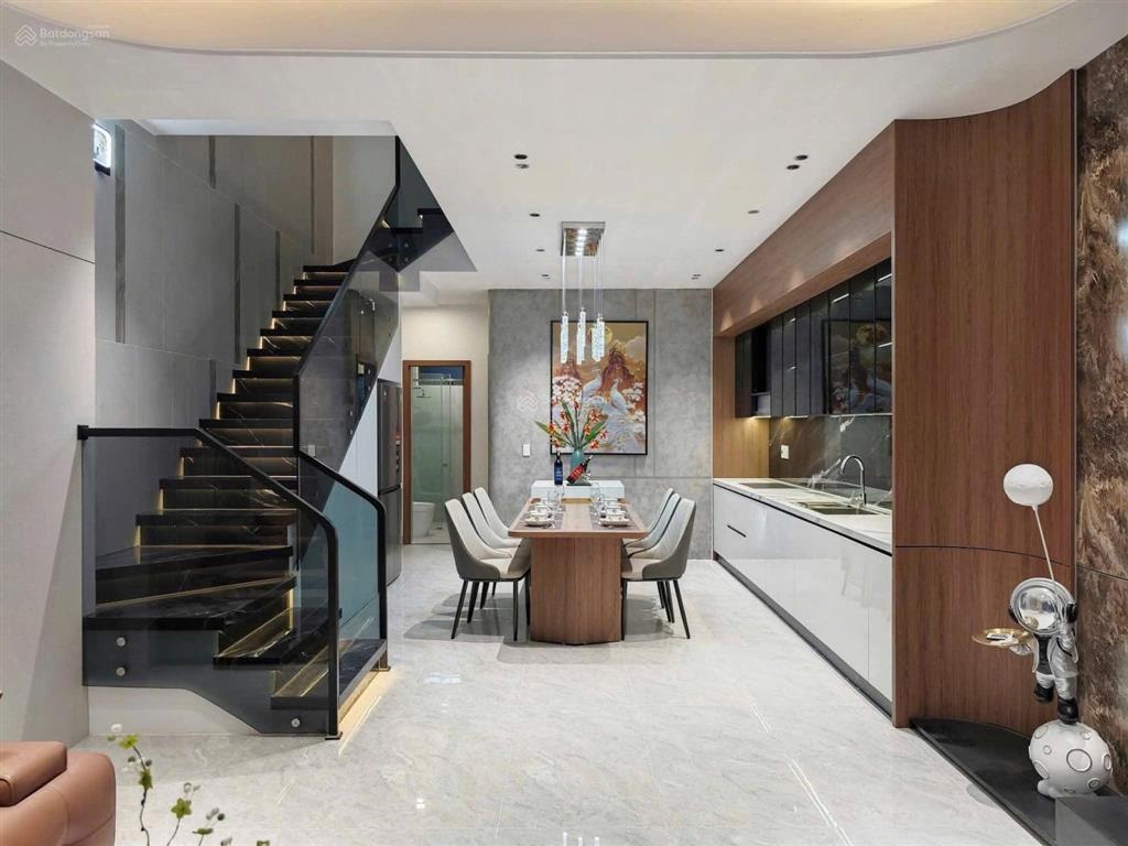 Nhà đẹp trung tâm đống đa  65m2* mt 6,5m 5 tầng 11tỷ nhỉnh  cách 1 nhà ra phố  nhà đẹp ở ngay