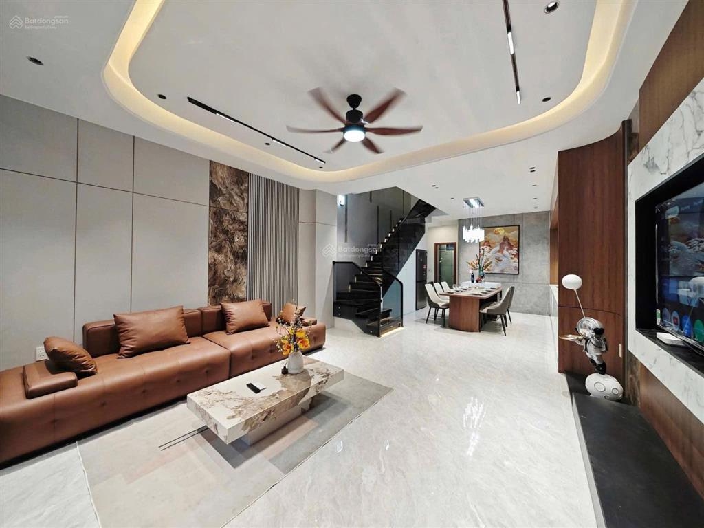 Nhà đẹp trung tâm đống đa  65m2* mt 6,5m 5 tầng 11tỷ nhỉnh  cách 1 nhà ra phố  nhà đẹp ở ngay