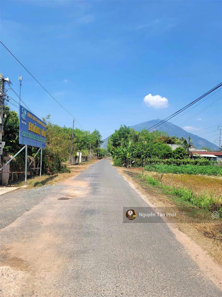 4435m2 đất đường nhựa, view núi. dân đông. 2,8 tỷ