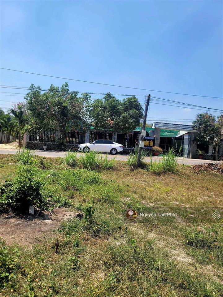 4435m2 đất đường nhựa, view núi. dân đông. 2,8 tỷ