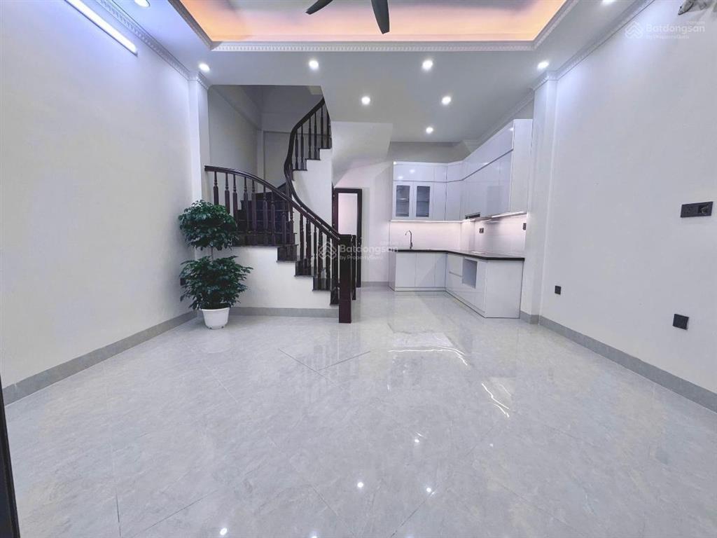 Hàng hiếm trung tâm cầu giấygần phố50m ra ngõ thông kinh doanh đỉnh