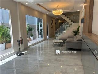 Chdv cao cấp lê thị riêng sát trần hưng đạo, quận 1  4 tầng, 6 phòng, dòng tiền ~80tr/tháng