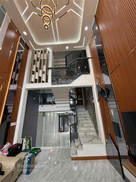 Siêu phẩm bình tân  hẻm nhựa 6m ô tô ngủ trong nhà  5 tầng btct  62 m2  chủ tặng full nội thất