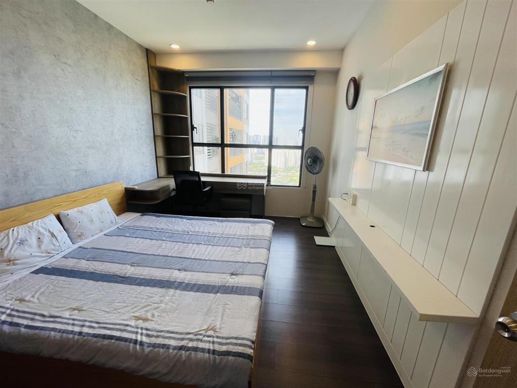 Chính chủ bán lại căn 2 phòng ngủ, ban công dài 7m, view landmark81, mặt tiền mai chí thọ.