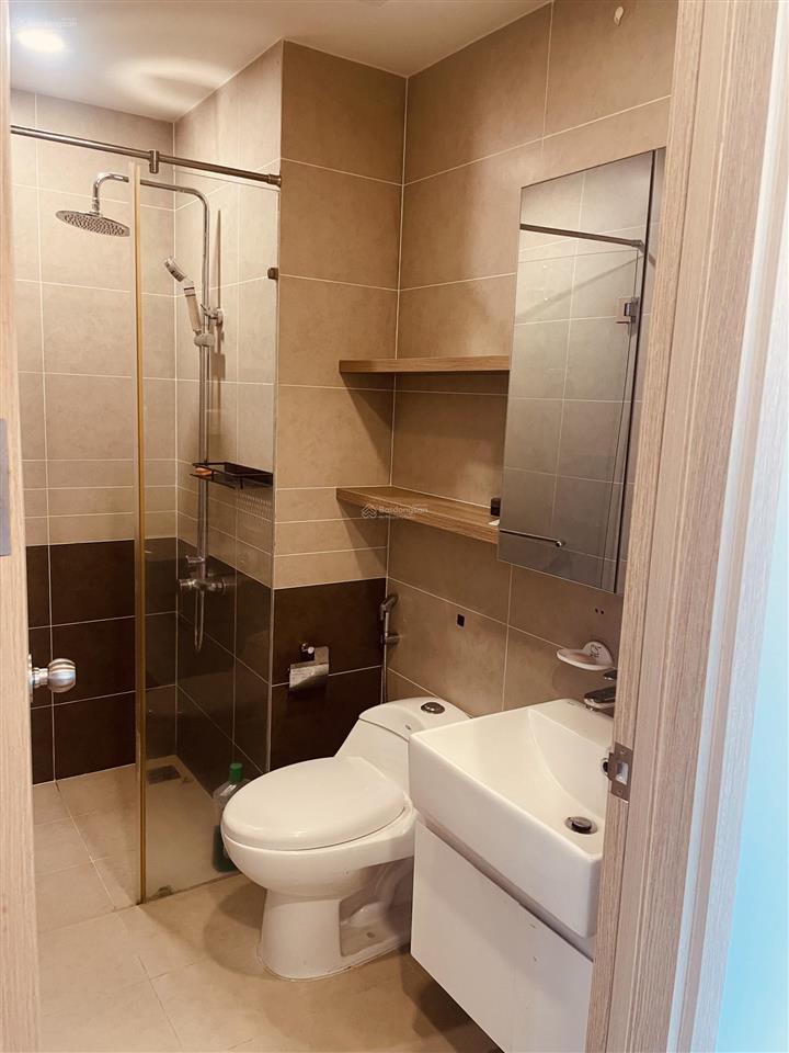 Chính chủ bán lại căn 2 phòng ngủ, ban công dài 7m, view landmark81, mặt tiền mai chí thọ.