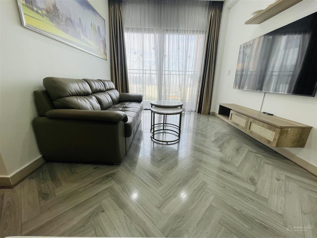 Chính chủ bán lại căn 2 phòng ngủ, ban công dài 7m, view landmark81, mặt tiền mai chí thọ.