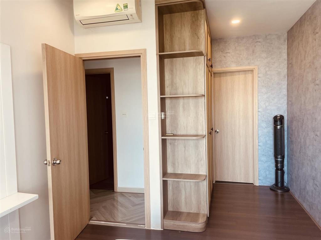 Chính chủ bán lại căn 2 phòng ngủ, ban công dài 7m, view landmark81, mặt tiền mai chí thọ.