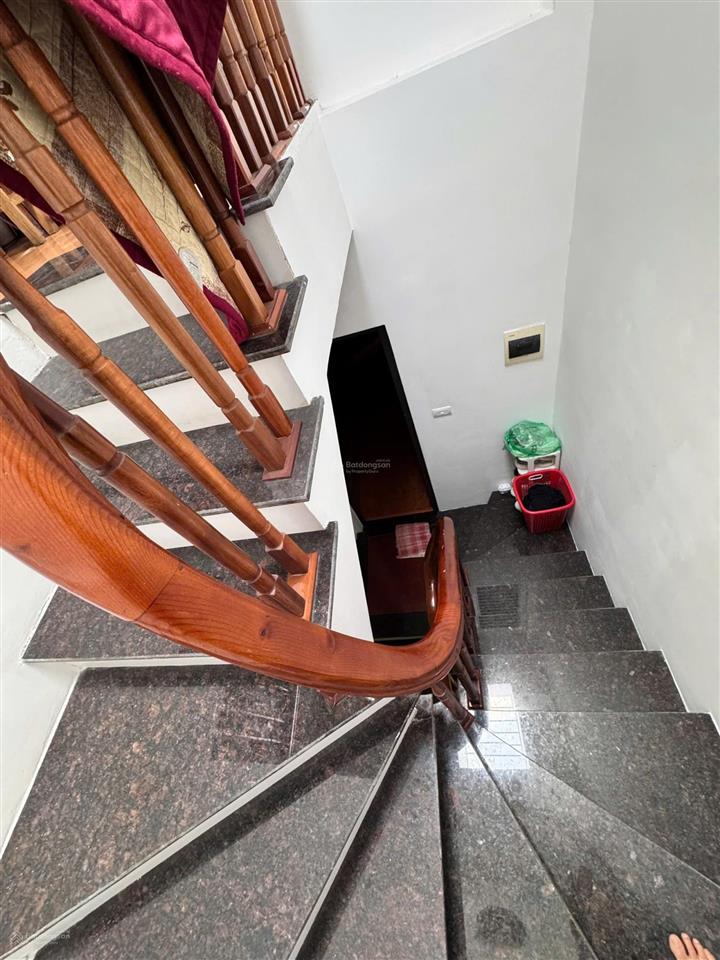 Siêu hot khu vực lõi p. thượng thanh! nhà 5 tầng, nội thất xịn sò, 20m ra mặt phố 2 xe tránh nhau.