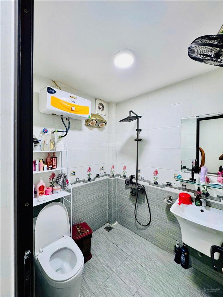 Siêu hot khu vực lõi p. thượng thanh! nhà 5 tầng, nội thất xịn sò, 20m ra mặt phố 2 xe tránh nhau.