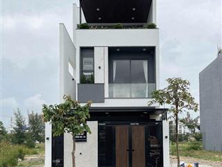 🏡 SIÊU PHẨM NHÀ 1 TRỆT 1 LẦU CÓ SÂN THƯỢNG – NGAY CÔNG VIÊN RẠCH KIẾN – 2 TỶ 130 – SHR