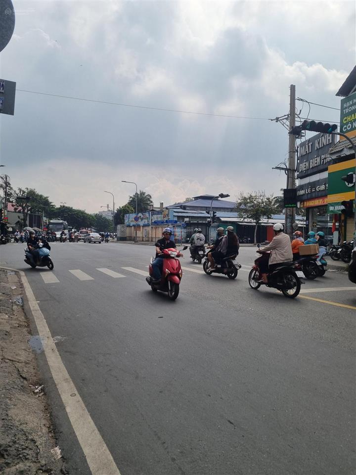 Nhà bán đ hòa bình, q. tân phú gần đầm sen, giáp q. 11 chỉ 4,2 tỷ
