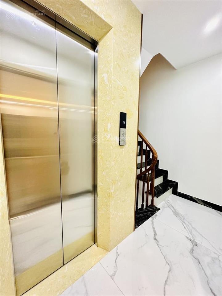 Bán nhanh căn nhà 5 tầng  phân lô xây mới koong  có thang máy  trung tâm tây hồ