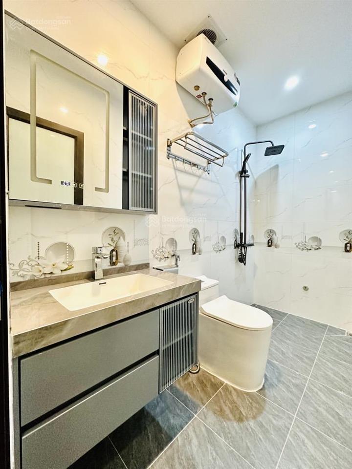 Bán nhanh căn nhà 5 tầng  phân lô xây mới koong  có thang máy  trung tâm tây hồ