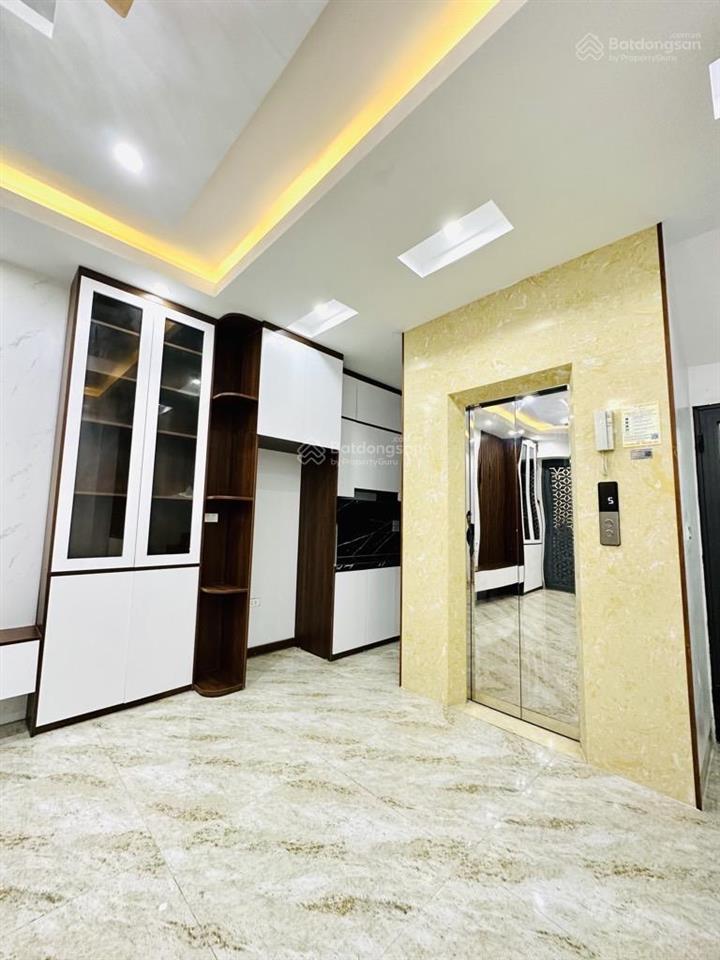 Bán nhanh căn nhà 5 tầng  phân lô xây mới koong  có thang máy  trung tâm tây hồ