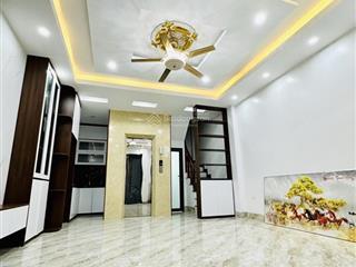 Bán nhanh căn nhà 5 tầng  phân lô xây mới koong  có thang máy  trung tâm tây hồ