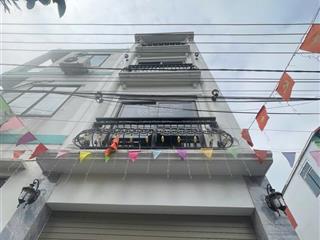 Chính chủ cần tiền làm ăn nên cần bán nhanh căn nhà 4 tầng nở hậu chỉ việc vào ở giá rẻ giật mình