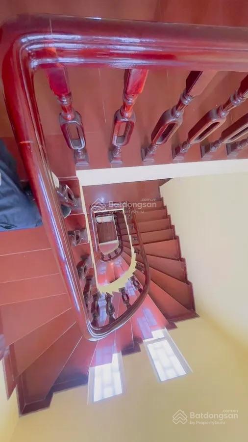 Chính chủ bán nhà hoàng quốc việt  dt 54m2ô tô tránh  lô góc 2 mặt thoáng kinh doanh