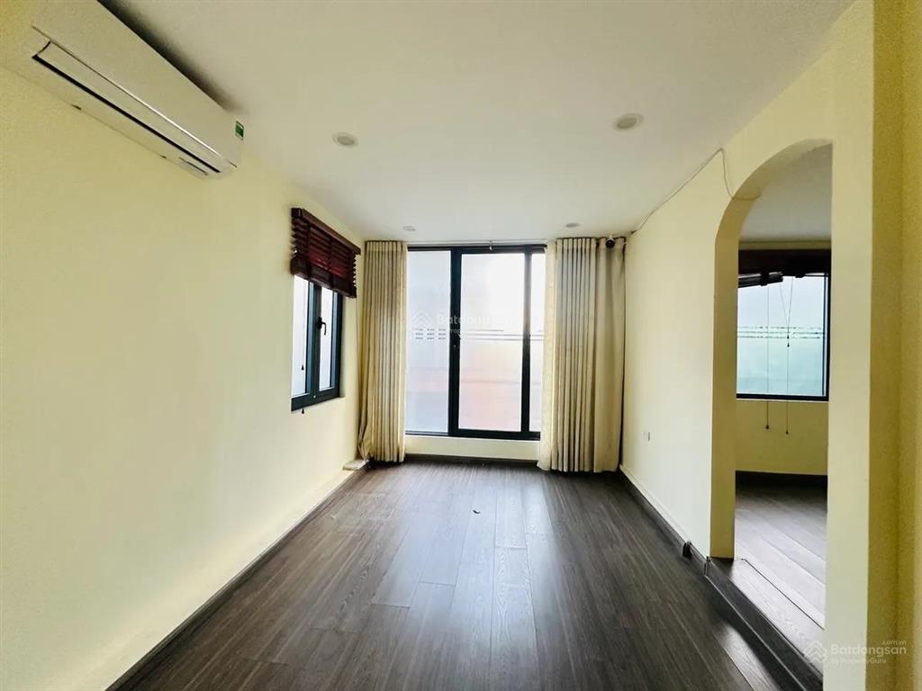 Chính chủ bán nhà hoàng quốc việt  dt 54m2ô tô tránh  lô góc 2 mặt thoáng kinh doanh