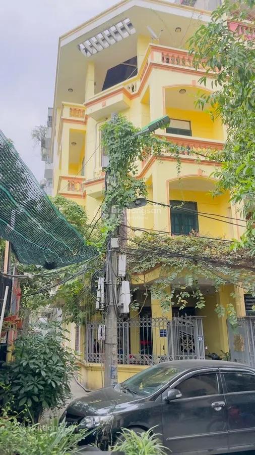 Chính chủ bán nhà hoàng quốc việt  dt 54m2ô tô tránh  lô góc 2 mặt thoáng kinh doanh