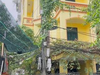 Chính chủ bán nhà hoàng quốc việt  dt 54m2ô tô tránh  lô góc 2 mặt thoáng kinh doanh