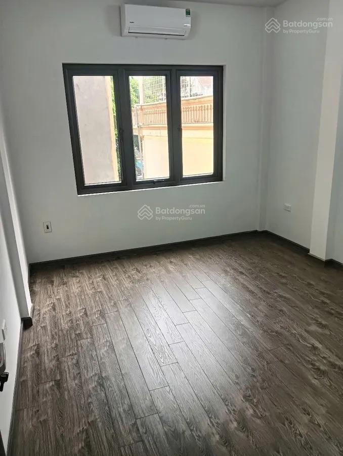 Chính chủ bán nhà hoàng quốc việt  dt 54m2ô tô tránh  lô góc 2 mặt thoáng kinh doanh