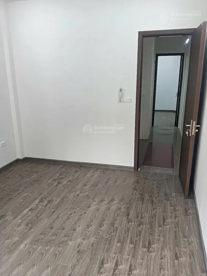 Chính chủ bán nhà hoàng quốc việt  dt 54m2ô tô tránh  lô góc 2 mặt thoáng kinh doanh