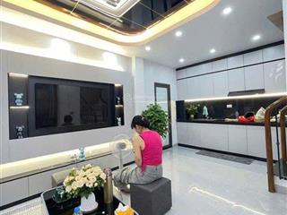 7,5 tỷ 30m 5 tầng phố khâm thiên  nhà mới full nội thất.