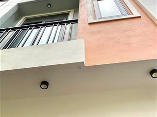 8,5 tỷ nhà mới phố vũ xuân thiều52m 4 tầng  gần hồ.