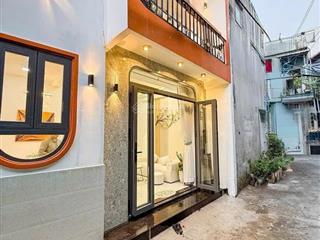 Gấp bán  giảm 300tr
bán nhà 2 tầng  3pn  ngang 5.5m  hxh tới nhà  shr  p.blt 4,95