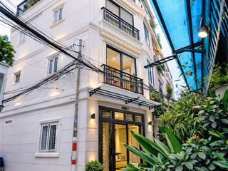 Góc phan xích long phú nhuận 30.6m2  4 tầng sát mặt tiền