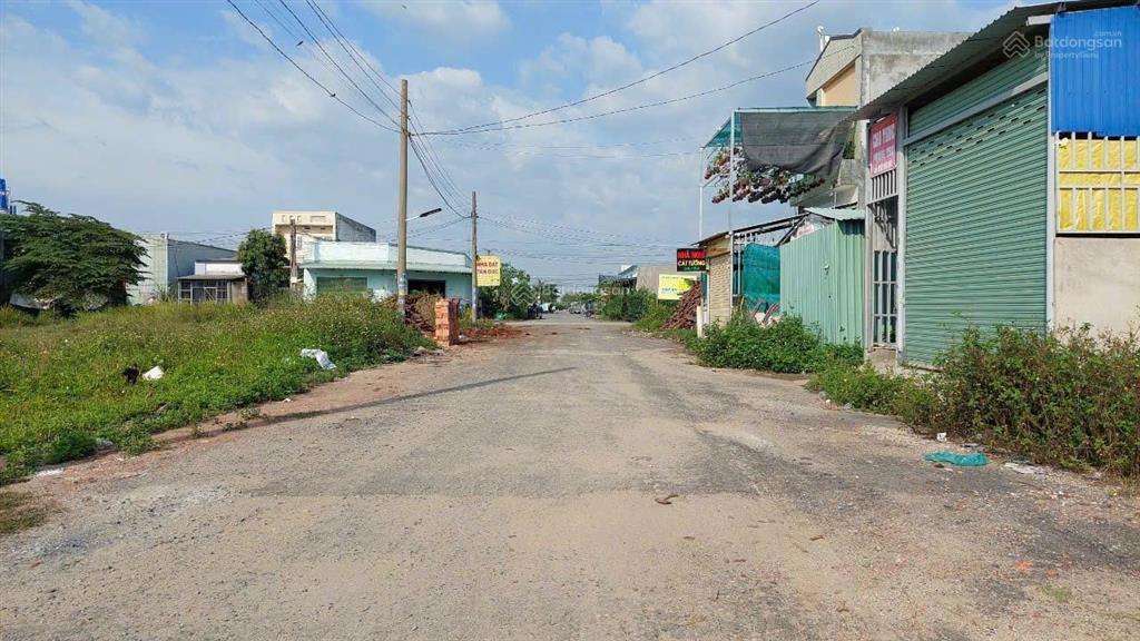 Nhà 1 trệt 1 lầu + dãy trọ 6 phòng mới xây  sổ hồng riêng