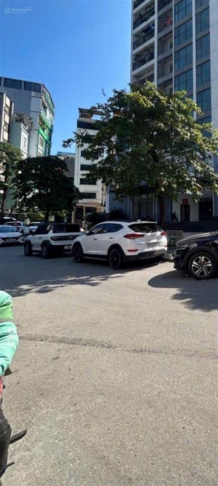 Chủ nhà cần bán siêu phẩm đại học công nghiệp dt 54m2. 5 tầng mặt tiền 4m. nhà phân lô. oto