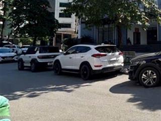 Chủ nhà cần bán siêu phẩm đại học công nghiệp dt 54m2. 5 tầng mặt tiền 4m. nhà phân lô. oto