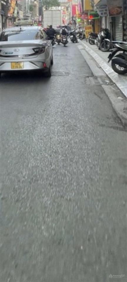 Chủ nhà cần bán siêu phẩm đại học công nghiệp dt 54m2. 5 tầng mặt tiền 4m. nhà phân lô. oto