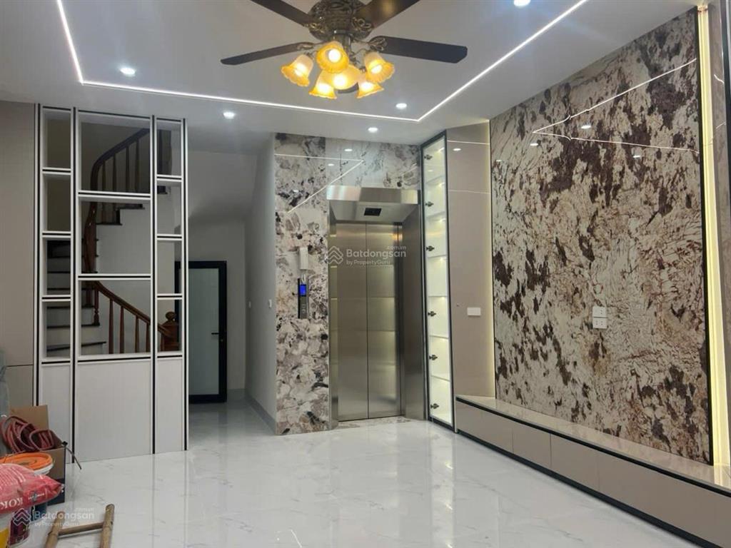 Nhà cầu giấy, 6 tầng thang máy, 10m ra ô tô, ngõ thông kinh doanh tốt, 39m2x6t