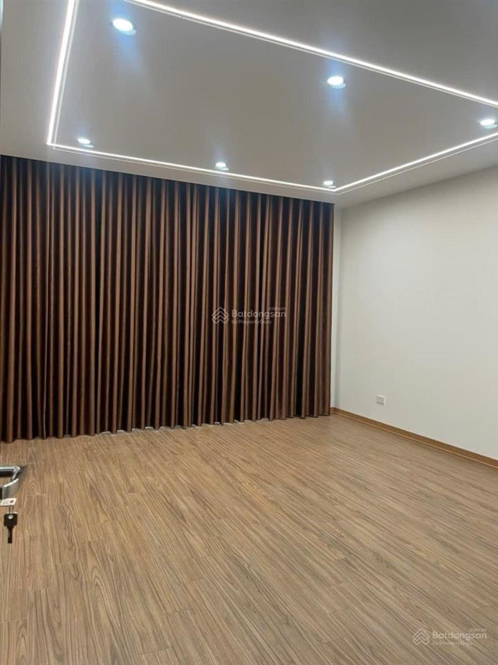 Nhà cầu giấy, 6 tầng thang máy, 10m ra ô tô, ngõ thông kinh doanh tốt, 39m2x6t