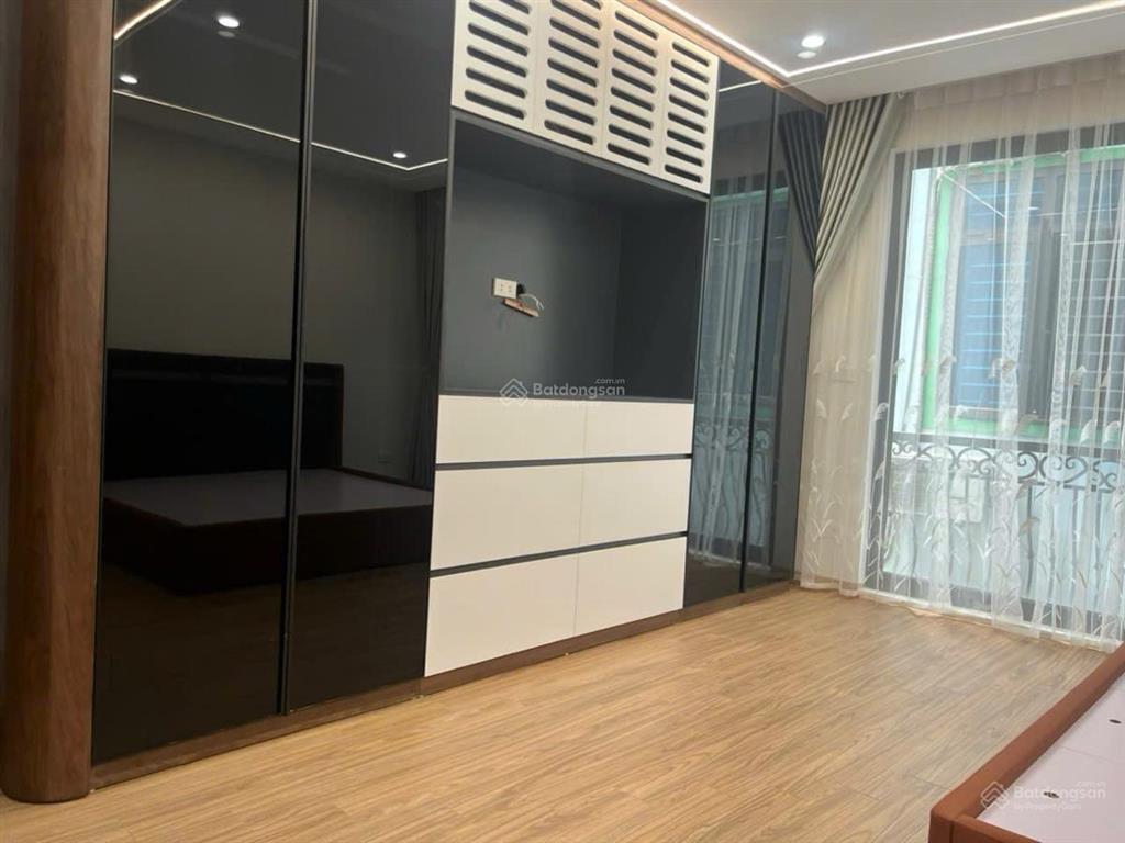 Nhà cầu giấy, 6 tầng thang máy, 10m ra ô tô, ngõ thông kinh doanh tốt, 39m2x6t