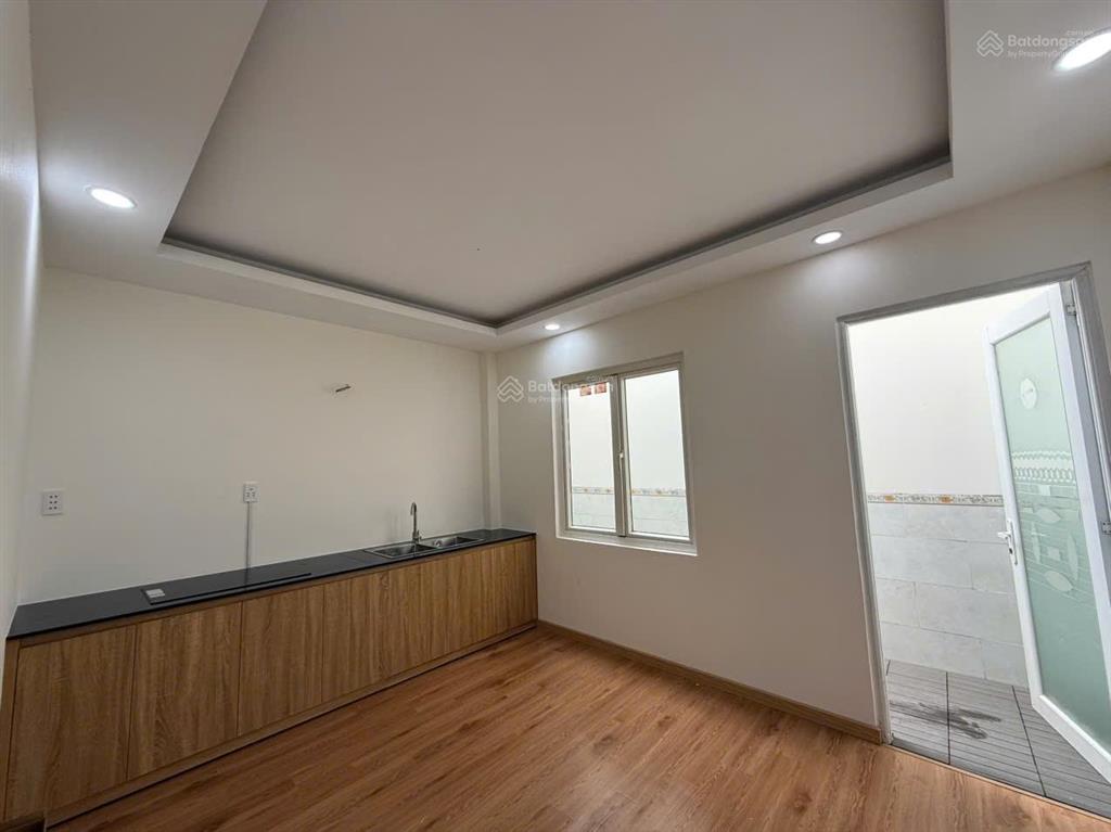 Khan hiếm!! bán căn nhà mặt tiền vuông vức ngay nguyễn văn hưởng  4.5m x 18m  giá chỉ 16tỷ