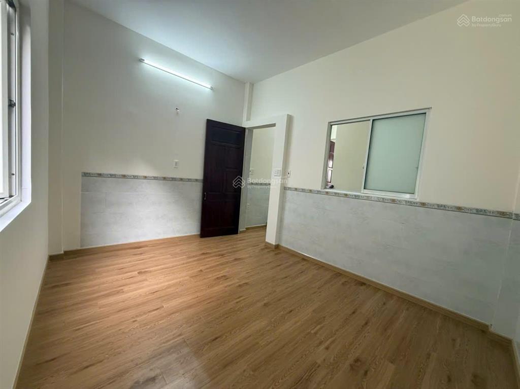 Khan hiếm!! bán căn nhà mặt tiền vuông vức ngay nguyễn văn hưởng  4.5m x 18m  giá chỉ 16tỷ