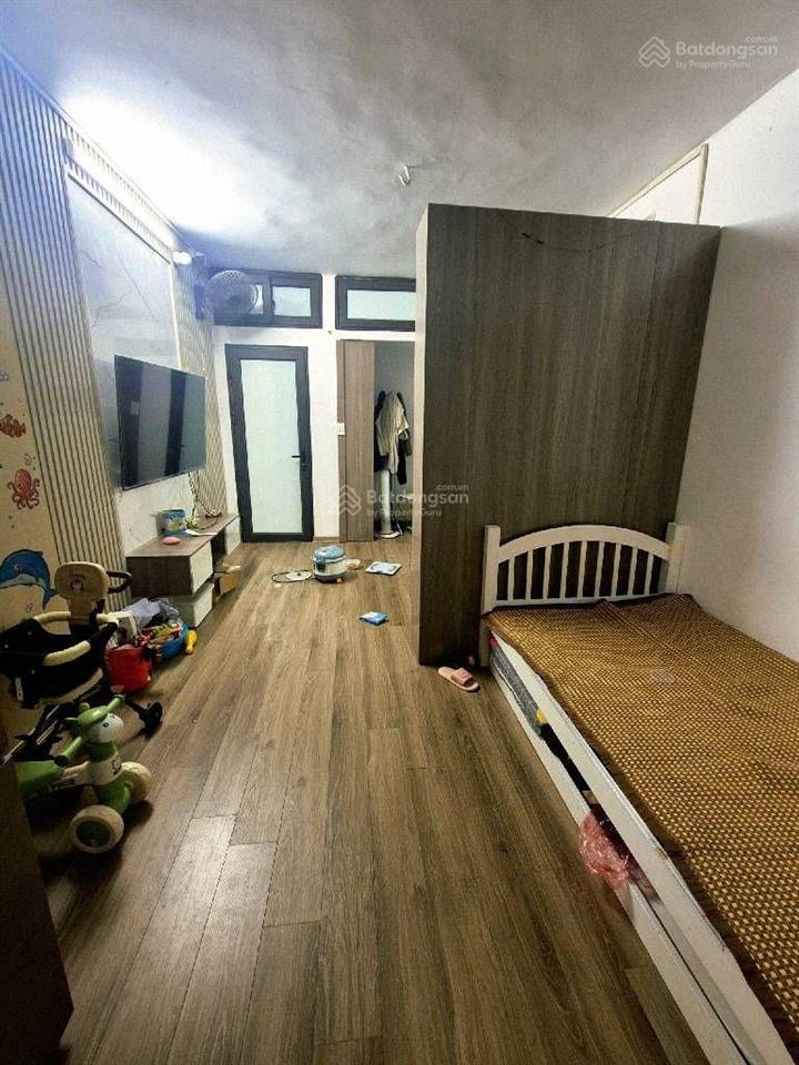 3,25 tỷ căn góc tầng hai 19m2 sổ đỏ (thực tế sử dụng 55m2) 2 pn thoáng phố thái thịnh, đống đa