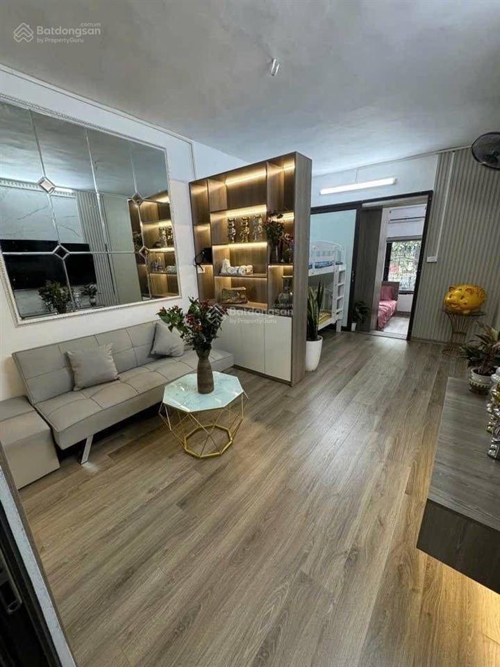 3,25 tỷ căn góc tầng hai 19m2 sổ đỏ (thực tế sử dụng 55m2) 2 pn thoáng phố thái thịnh, đống đa